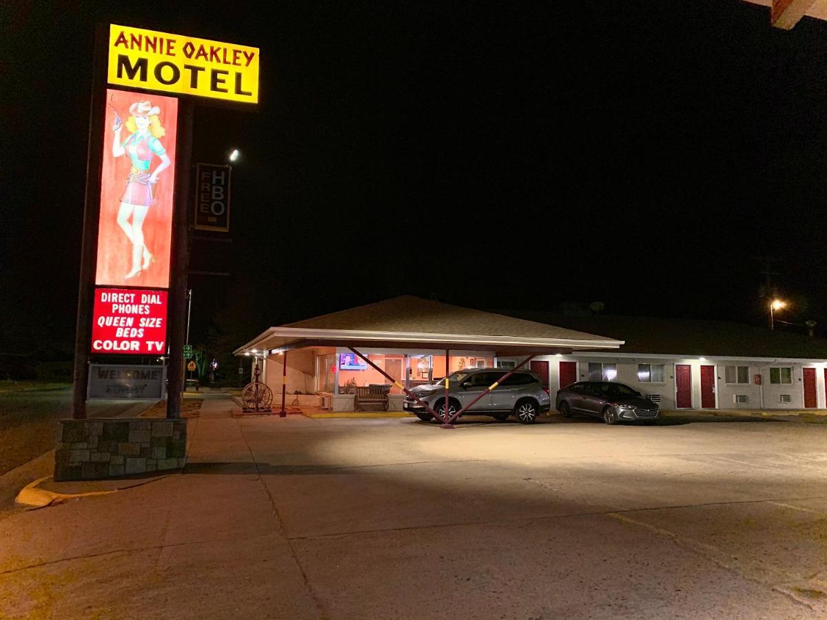 Annie Oakley Motel Oakley Exteriér fotografie